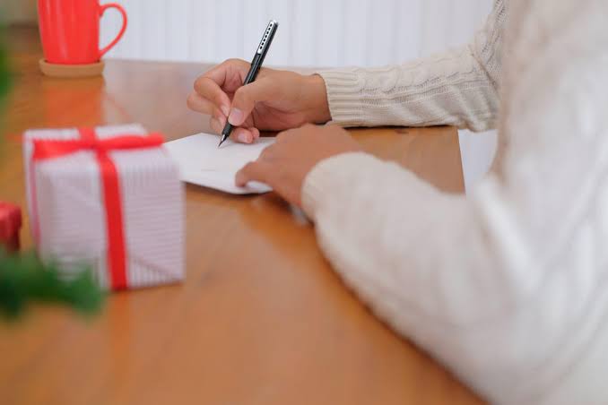 What to Write in Holiday Cards: A Guide for Admins
